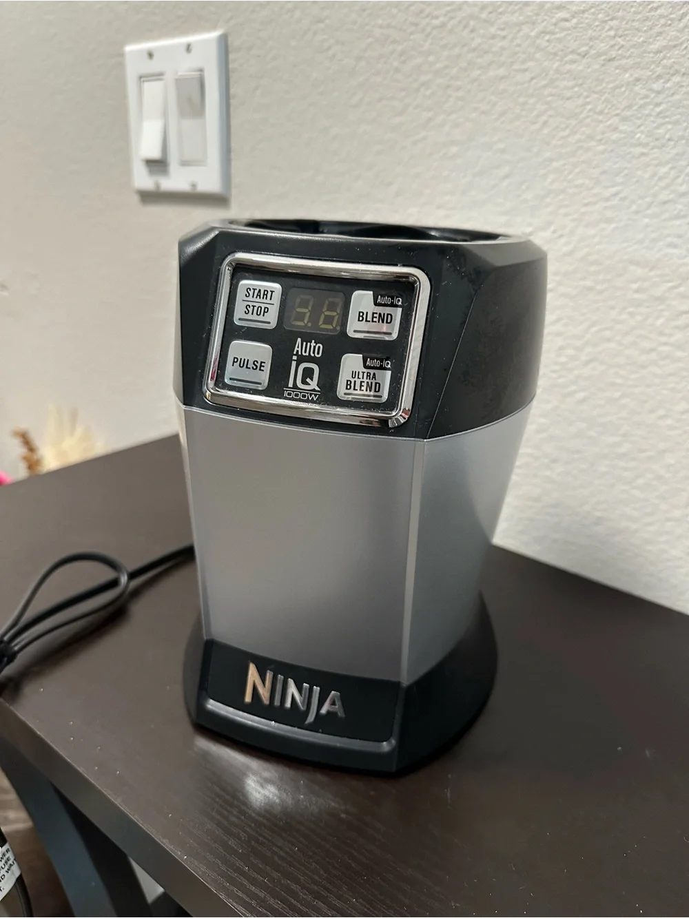 Ninja Auto-iQ Blender Base in Black and Silver Finish